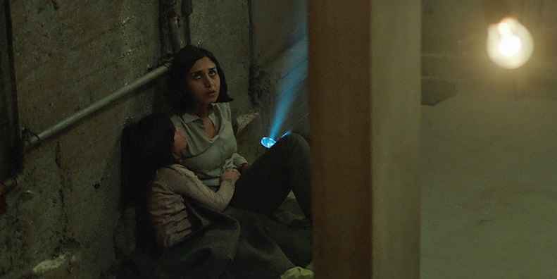نقد فیلم زیر سایه Under the shadow / فیلمی قابل توجه با مضمونی گل درشت