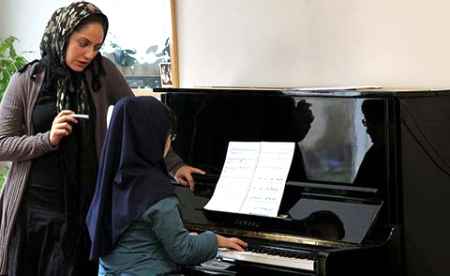 اداها و پزهای روشنفکری / نگاهی به فیلم «برف روی کاج‎ها»